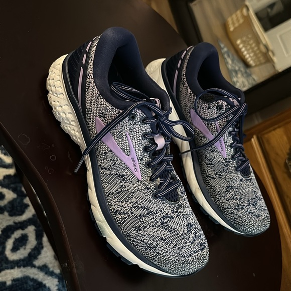 Brooks Women Ghost 11 Athletic Running Shoes size 10. Used. No original box. - Picture 3 of 15